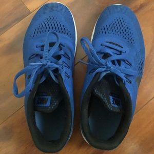 Nike free youth 4.5, adult size 6 running shoe